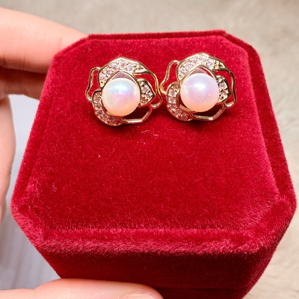 Elegant rose design with real Pearl Earrings
